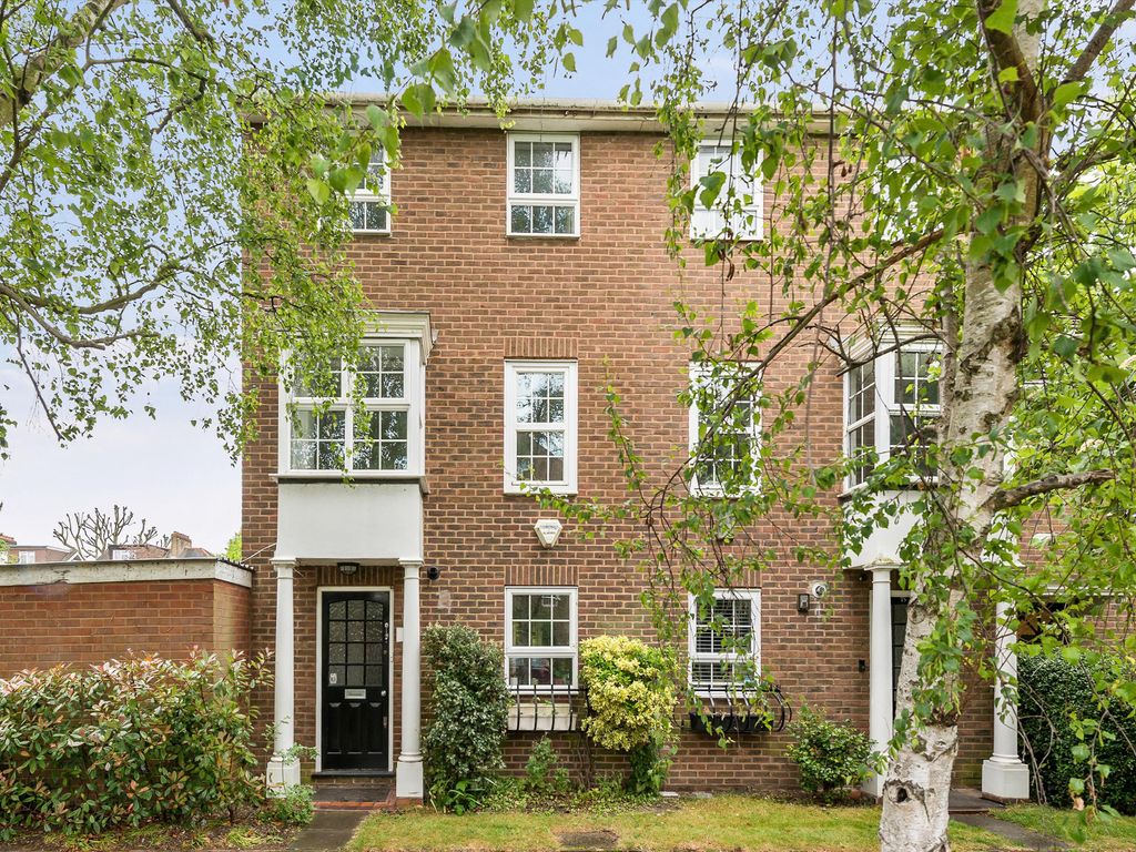 4 bed terraced house to rent in Gainsborough Road, Richmond TW9, £4,750