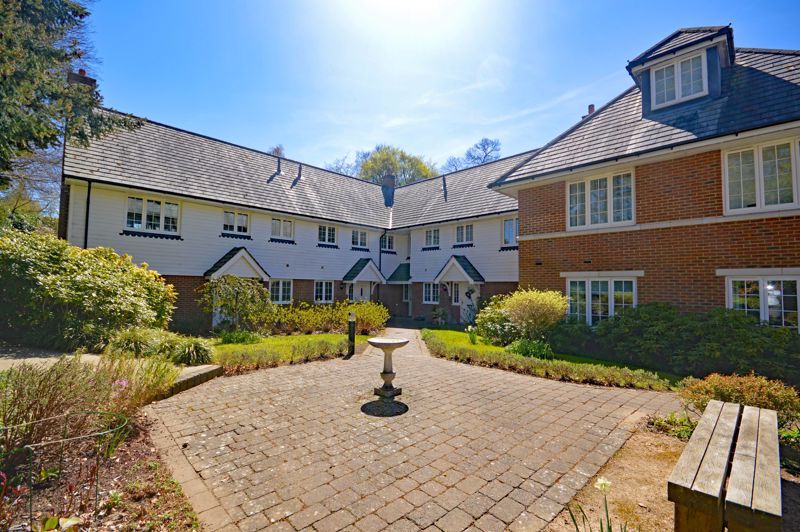 2 bed mews house for sale in Wood Road, Hindhead GU26 Zoopla