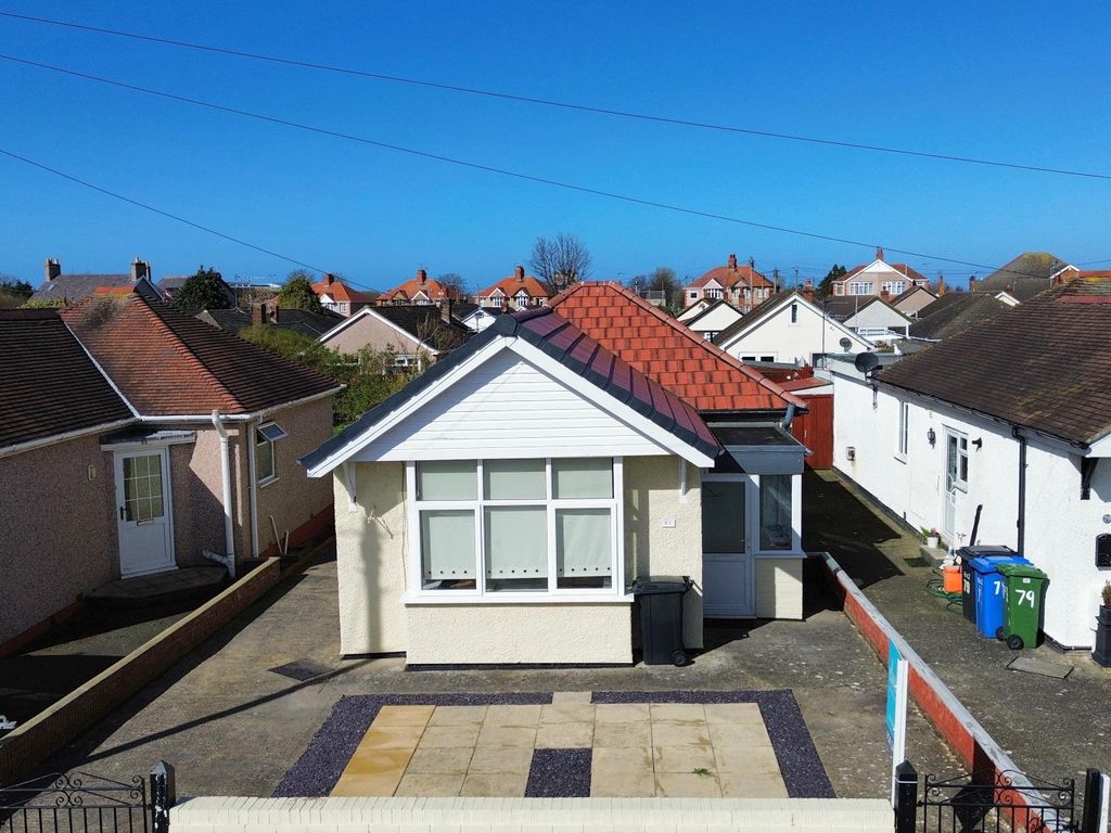 3 bed bungalow for sale in Handsworth Crescent, Rhyl, Denbighshire LL18, £185,000 Zoopla