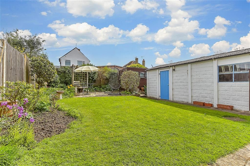 3 bed detached house for sale in Oakdale Road, Herne Bay, Kent CT6, £