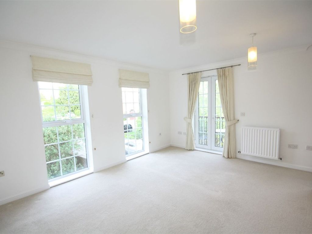 2 bed flat to rent in Wheatsheaf House, Glory Mill Lane, Wooburn Green