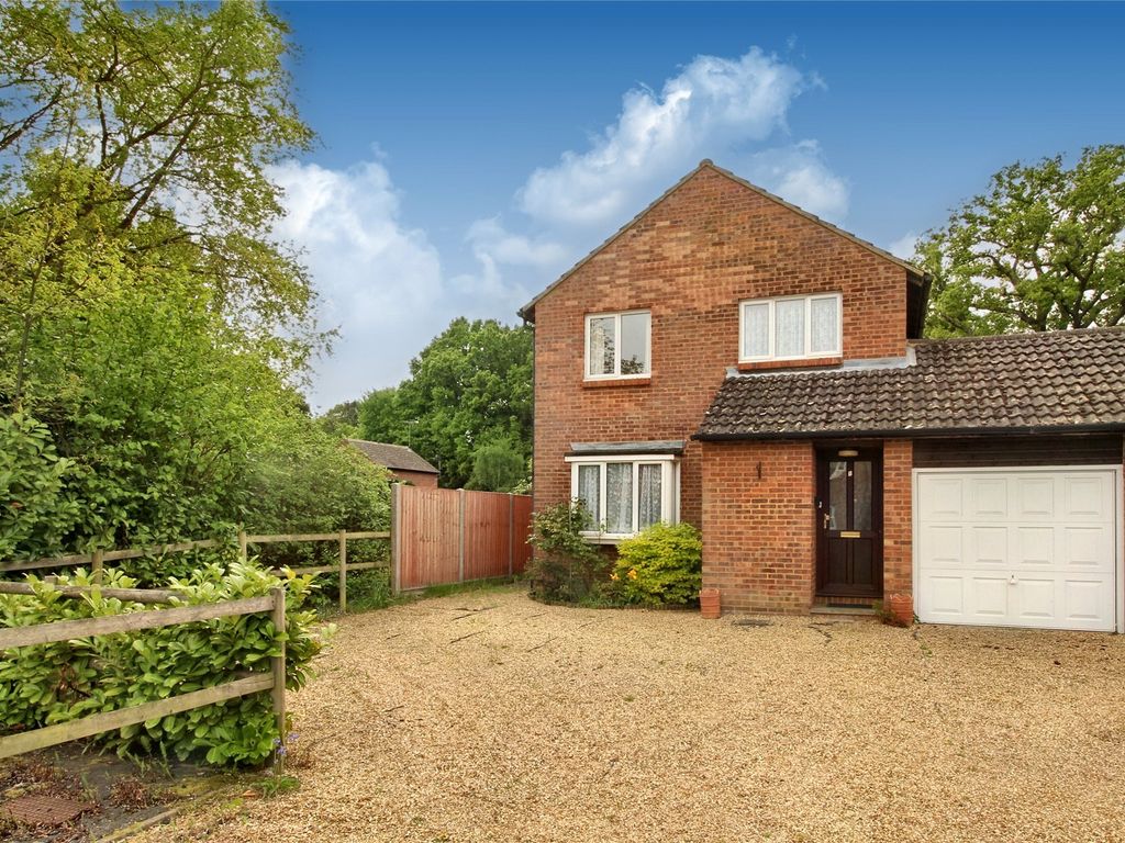3 bed linkdetached house for sale in Selby Walk, Horsell, Woking GU21
