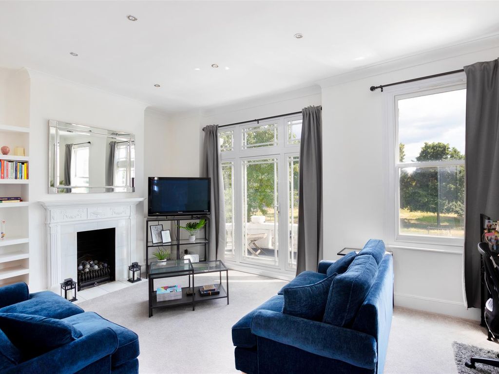 3 bed flat for sale in Clapham Common North Side, London SW4, £795,000
