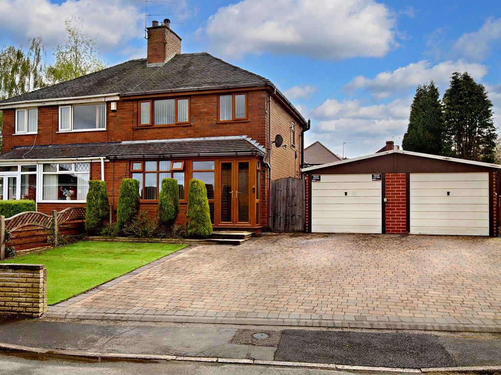 3 bed semidetached house for sale in Meadow Close, Forsbrook, StokeOn