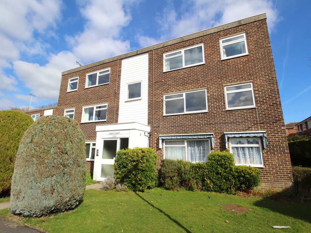 2 bed flat to rent in Thornton Close, Guildford GU2 Zoopla