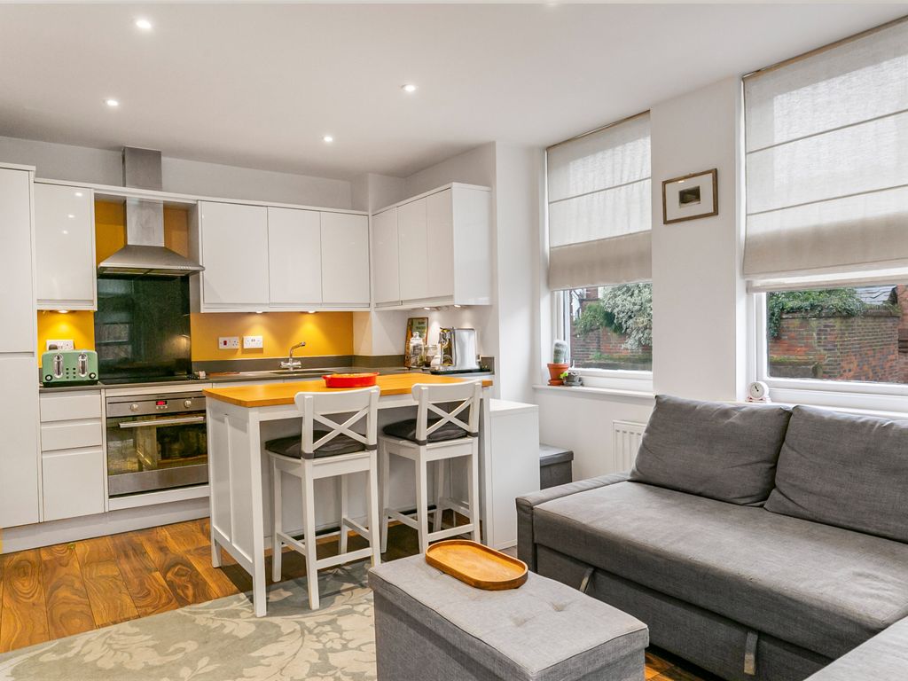 1 bed flat for sale in Lower Dagnall Street, St Albans AL3, £365,000