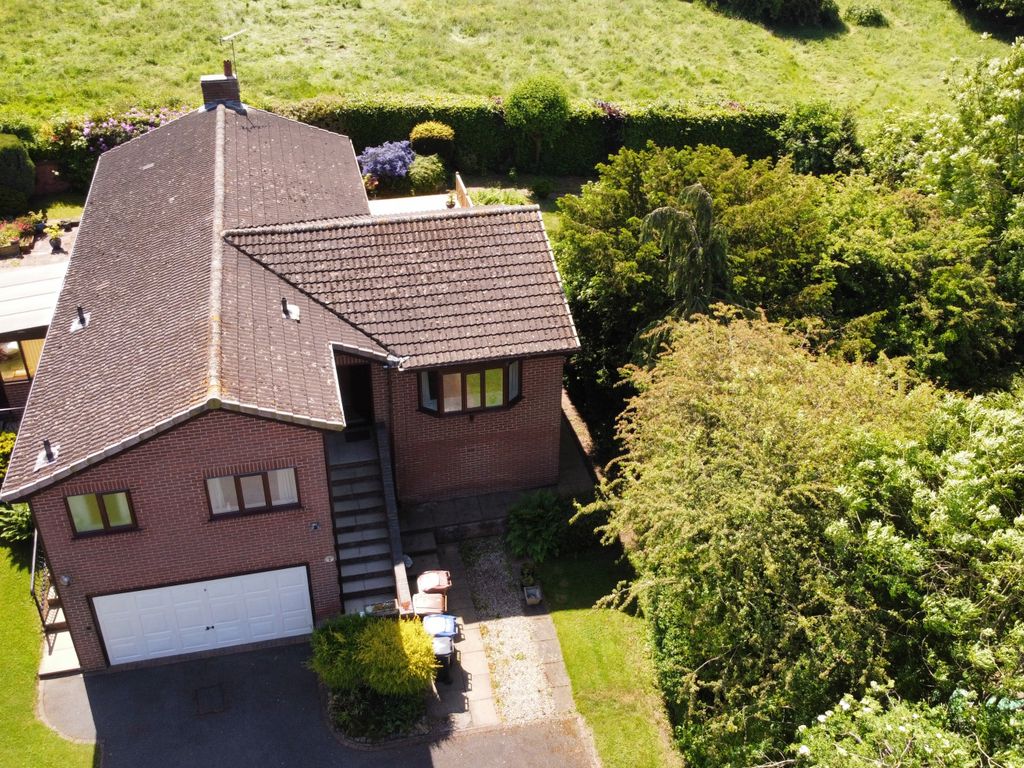 4 bed detached bungalow for sale in Hamilton Fields, Stapenhill, Burton