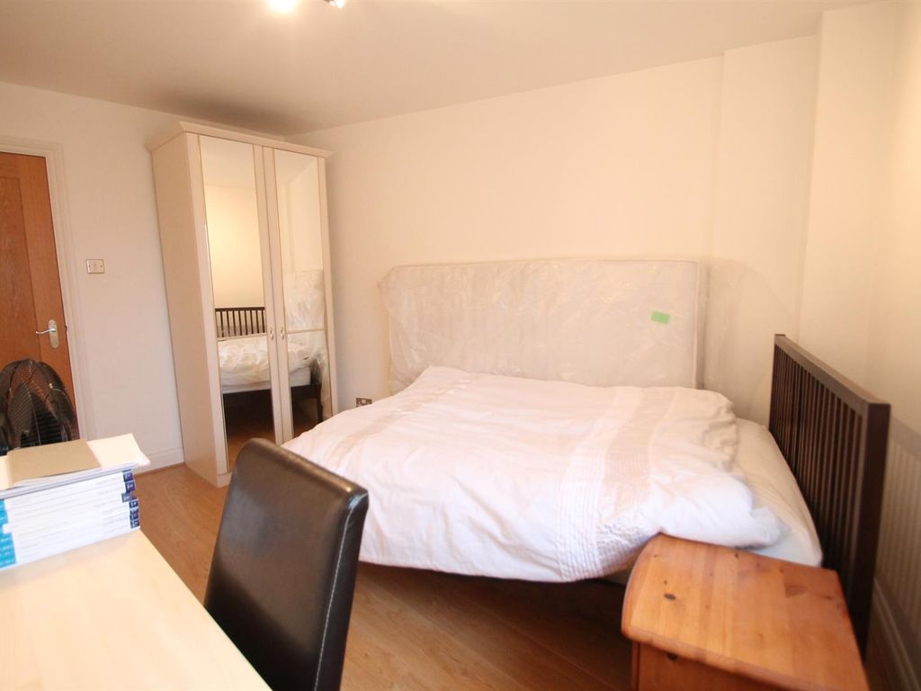 2 bed flat to rent in Palgrave Gardens, London NW1, £3,575 pcm Zoopla