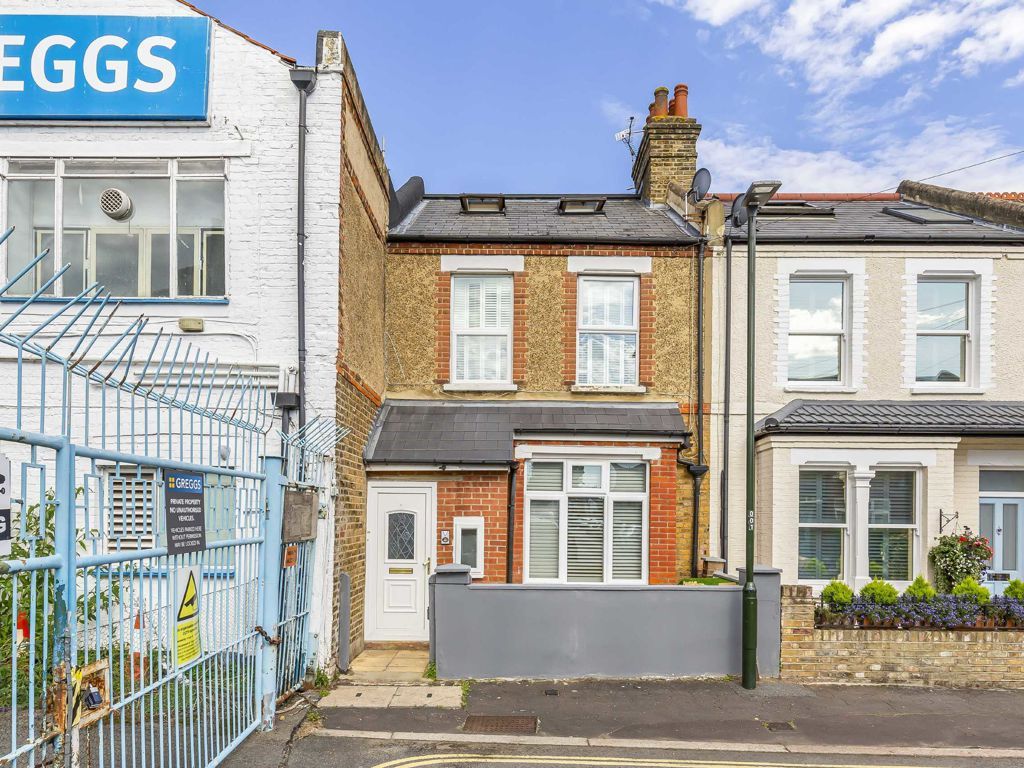 2 bed flat for sale in Crane Road, Twickenham TW2, £440,000 Zoopla