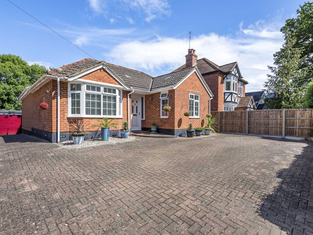 3 bed detached bungalow for sale in Reading Road, Wokingham RG41 Zoopla