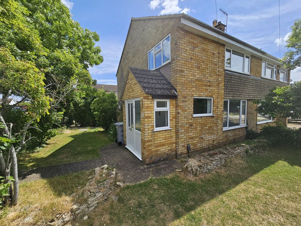 3 bed semidetached house to rent in Rufford Close, Barton Seagrave