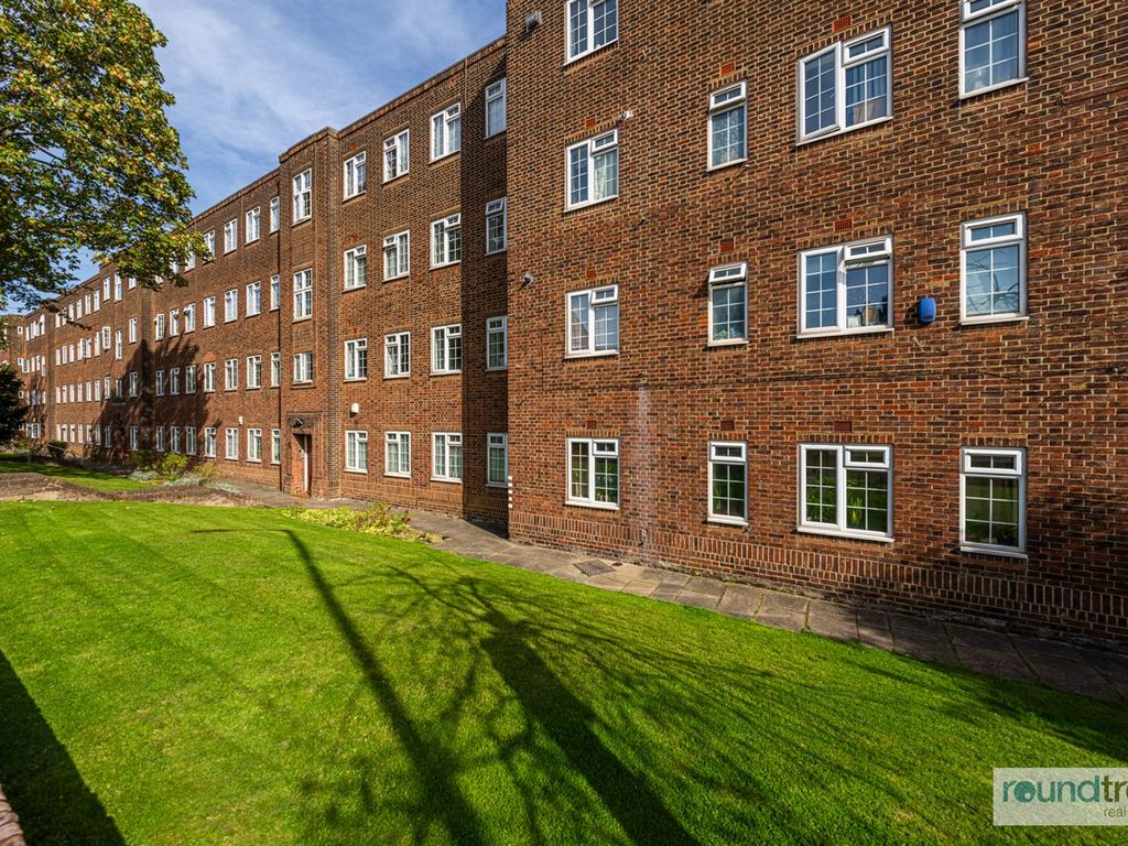 2 bed flat for sale in Burnham Court, Brent Street, Hendon NW4, £