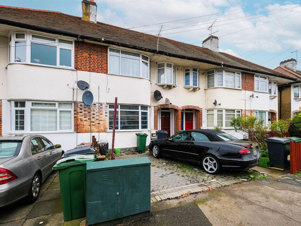 2 bed flat for sale in Kingsley Gardens, London E4, £325,000 Zoopla