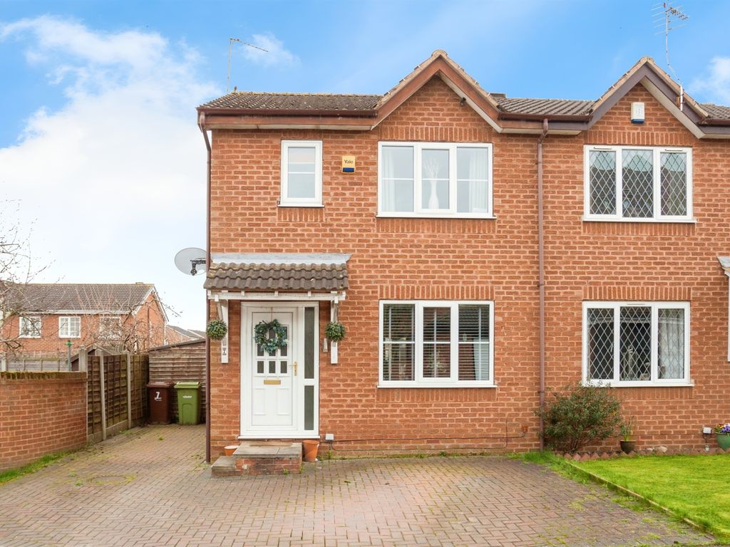 3 bed semidetached house for sale in Langdale Drive, Altofts