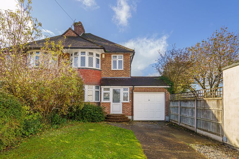 3 bed semidetached house for sale in High Beeches, Chelsfield
