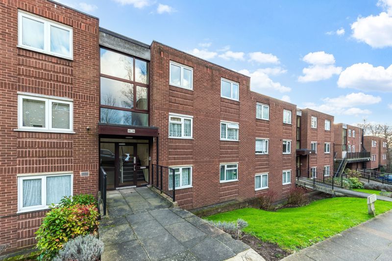 2 bed flat for sale in Gravel Hill Close, Bexleyheath DA6, £270,000