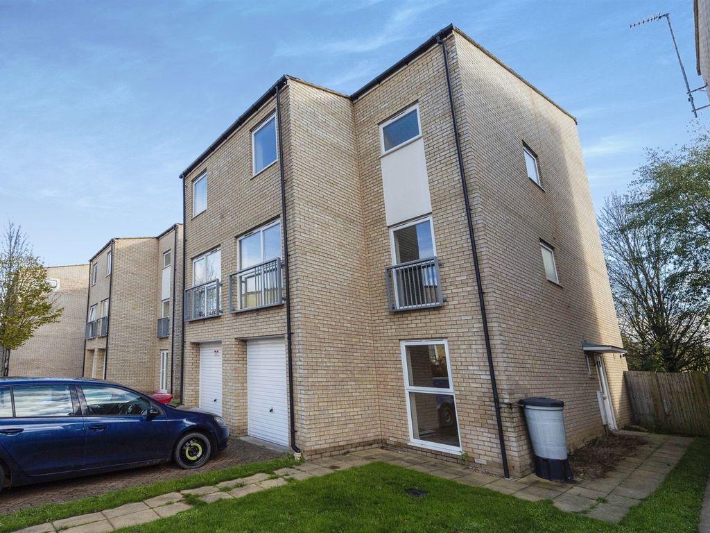 7 bed town house for sale in Aviation Avenue, Hatfield AL10 Zoopla