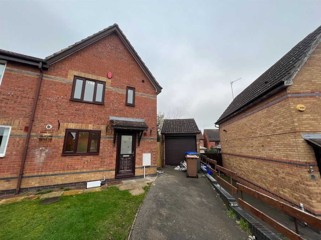 3 bed semidetached house for sale in Barleyfields, Bradeley, StokeOn