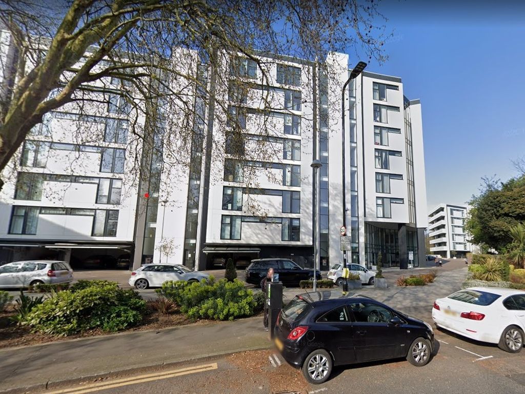 2 bed flat for sale in Colonial Drive, Bollo Lane, London W4, £637,000