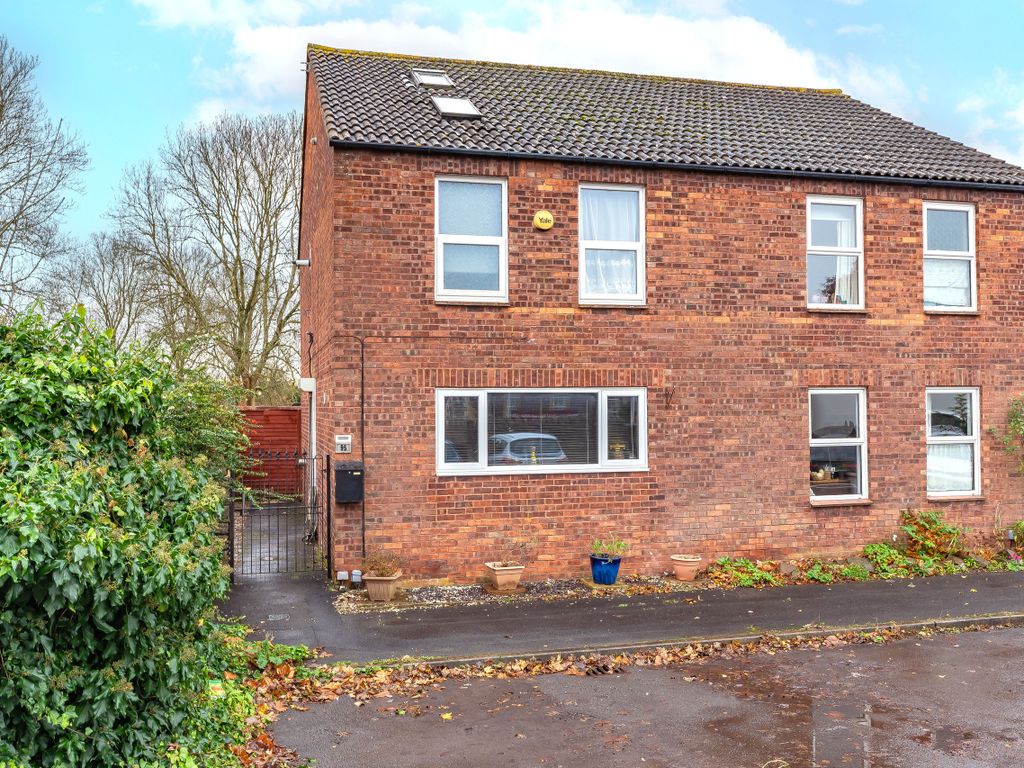 4 bed semidetached house for sale in Snowdon Road, Fishponds, Bristol