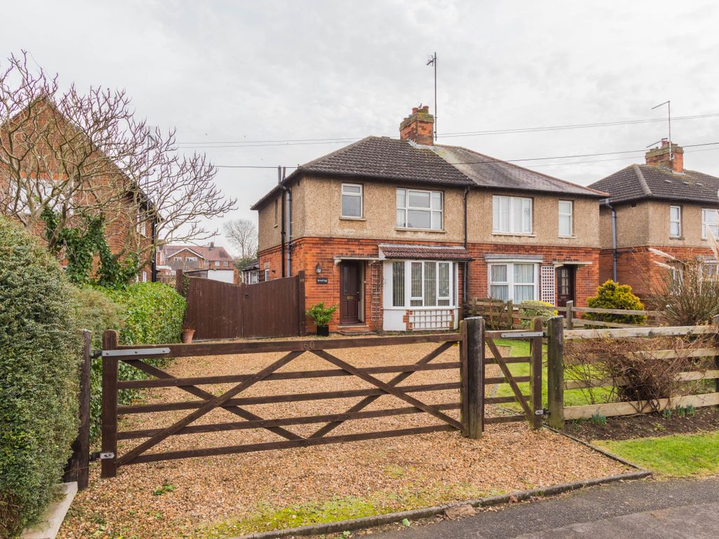 3 bed semidetached house for sale in Thrapston Road, Finedon