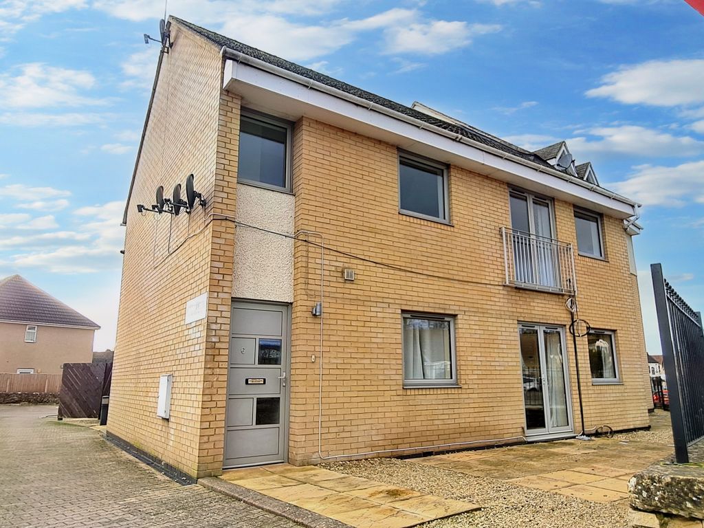 2 bed to rent in Church Road, Cleeve, Cheltenham