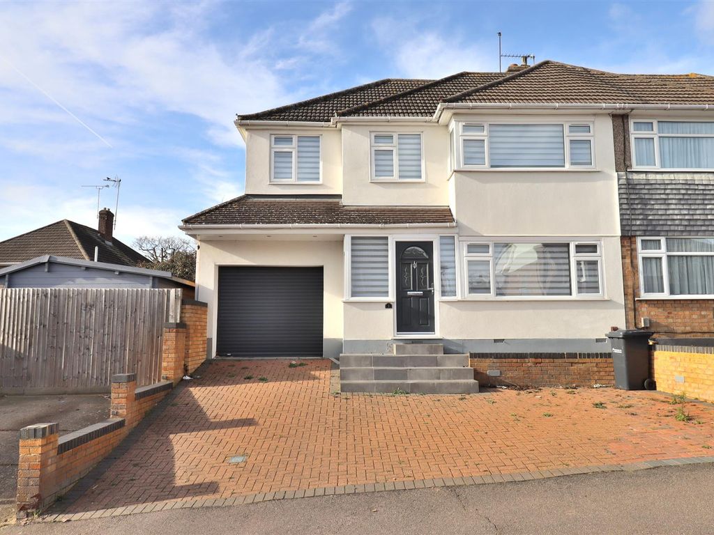 3 bed property to rent in Maycroft Road, Cheshunt, Waltham Cross EN7