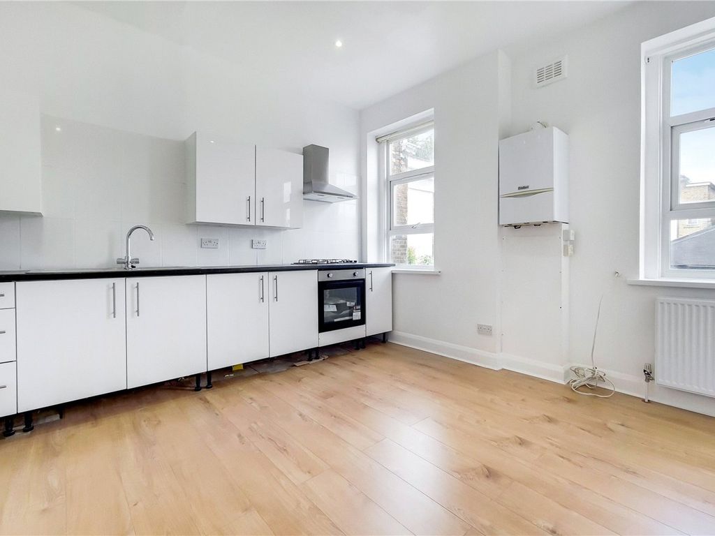 2 bed flat to rent in Brecknock Road, London, Flat B N7, £2,000 pcm