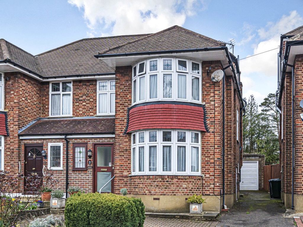 4 bed semidetached house for sale in Lynton Mead, Totteridge, London