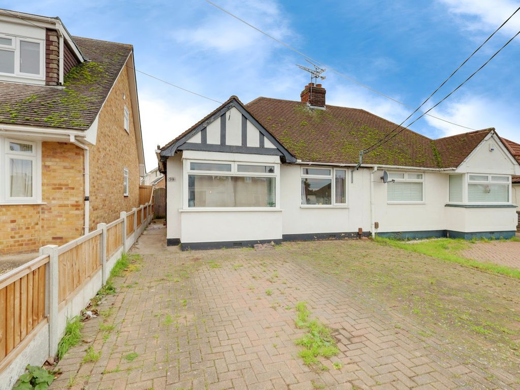 2 bed semidetached bungalow for sale in Athelstan Gardens, Wickford
