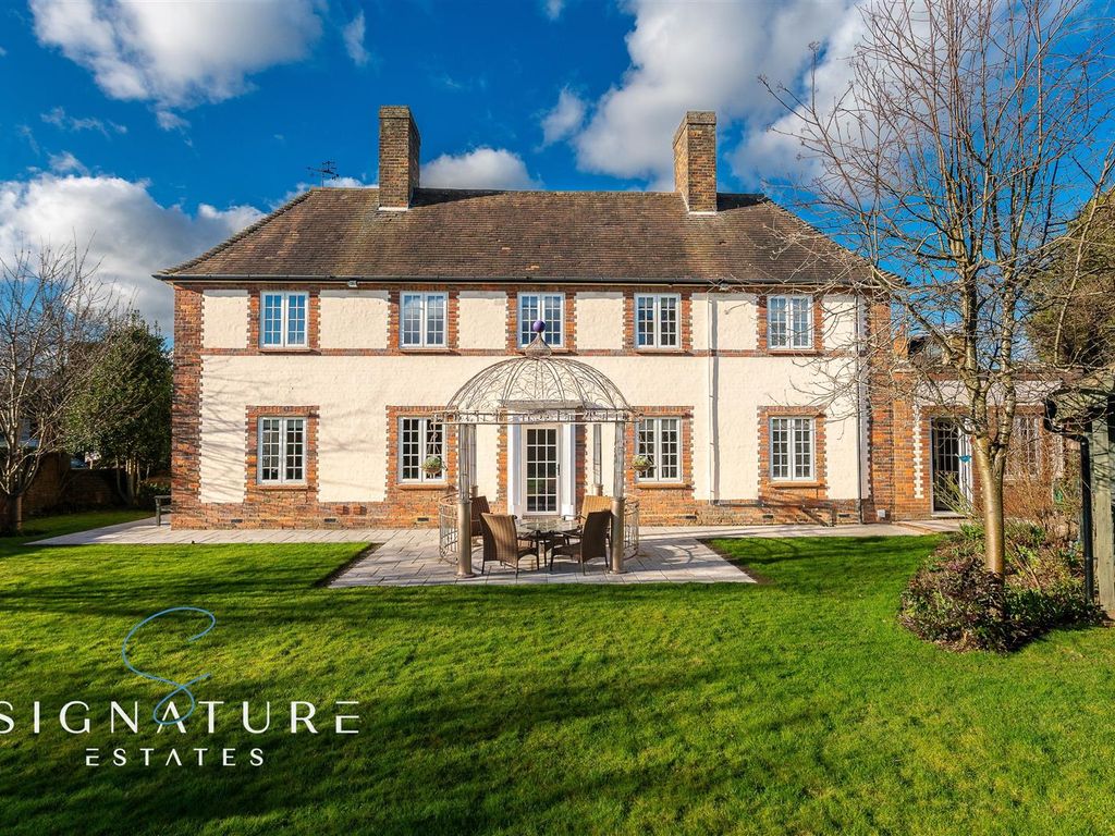 5 bed property for sale in Cassiobury Drive, Watford WD17, £1,400,000