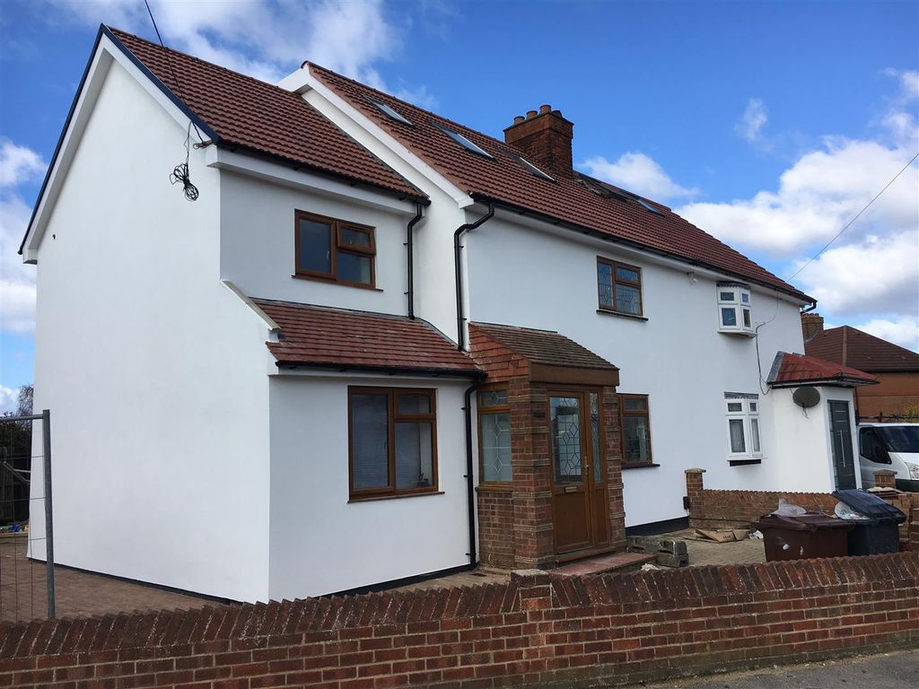 5 bed property for sale in Central Park Avenue, Dagenham RM10 Zoopla