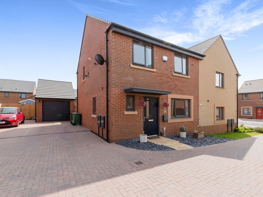 3 bed semidetached house for sale in Piccadilly Close, Priorslee