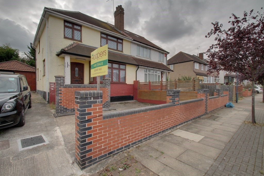 3 bed semidetached house for sale in Paddock Road, London NW2, £