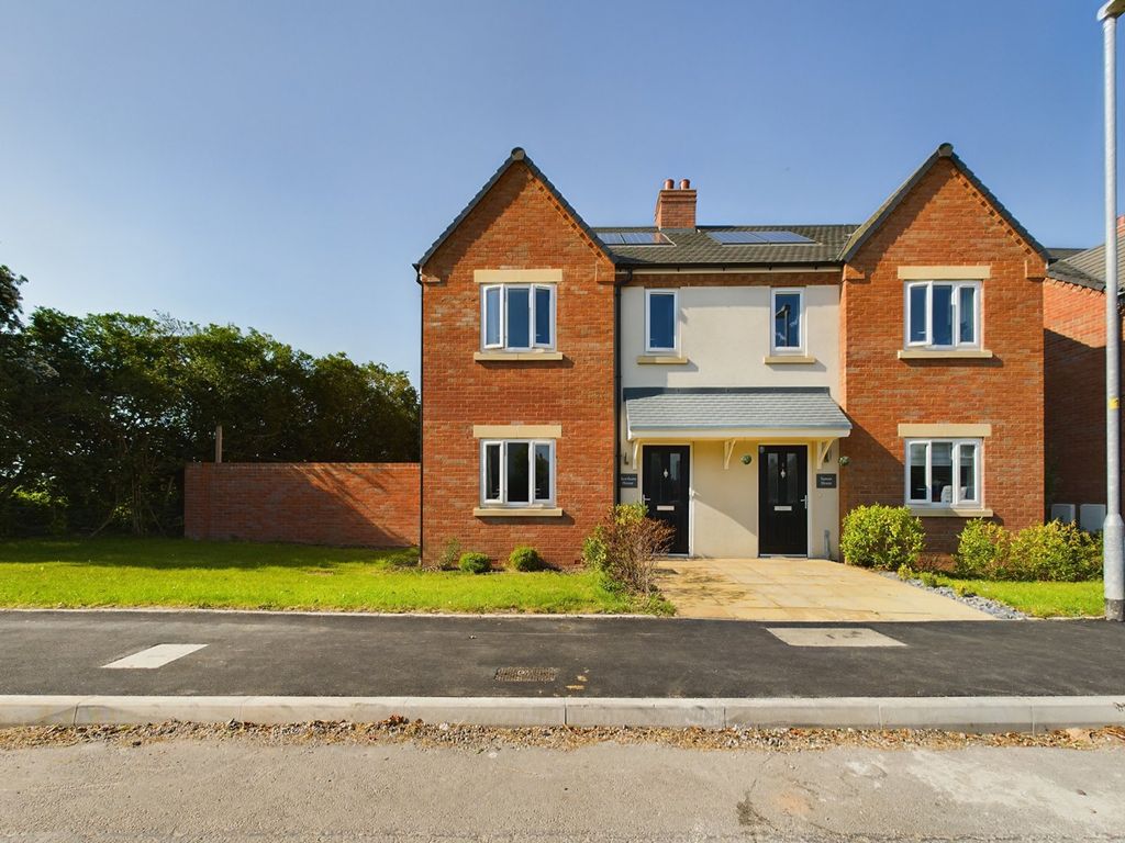 2 bed detached house for sale in Oldbury Road, Worcester, Worcestershire WR2 Zoopla