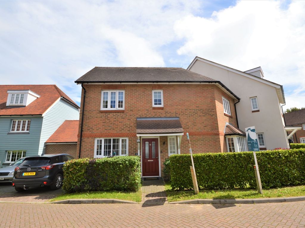 3 bed end terrace house for sale in Lancaster Drive, Hawkinge CT18, £