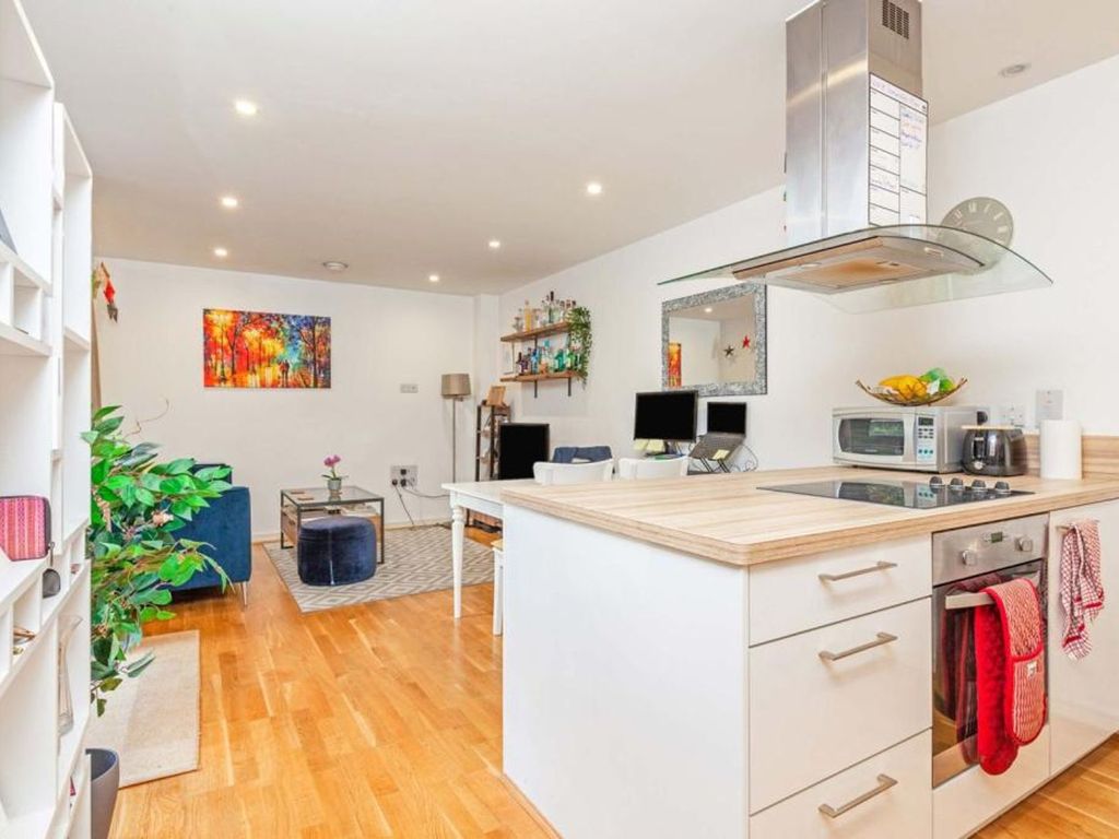 3 Chartfield Avenue, Putney SW15  