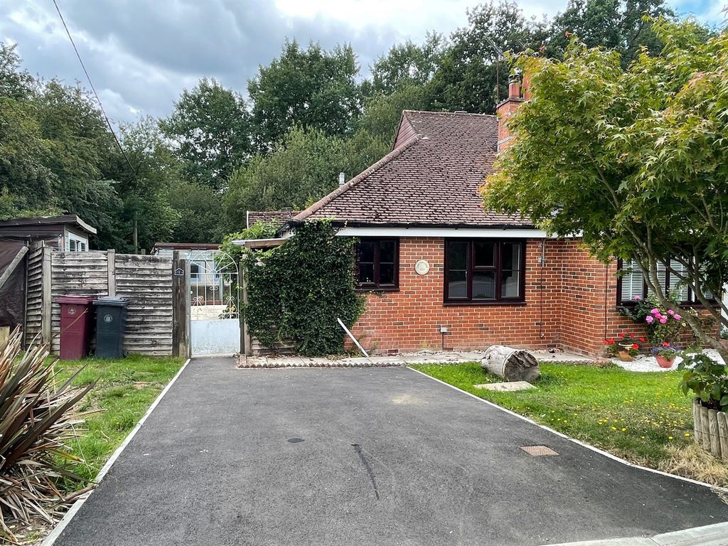 2 bed semidetached bungalow for sale in Strettons Copse, Liphook GU30