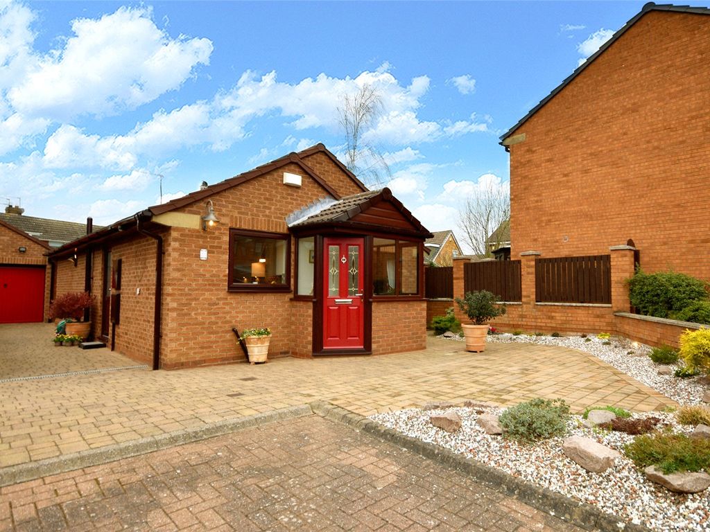 2 bed bungalow for sale in Meadow Way, Cottingham HU16 Zoopla