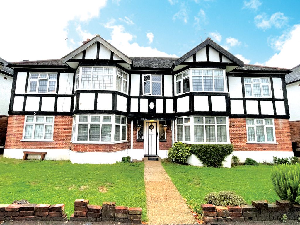 2 bed flat for sale in Onslow Gardens, London E18 Zoopla