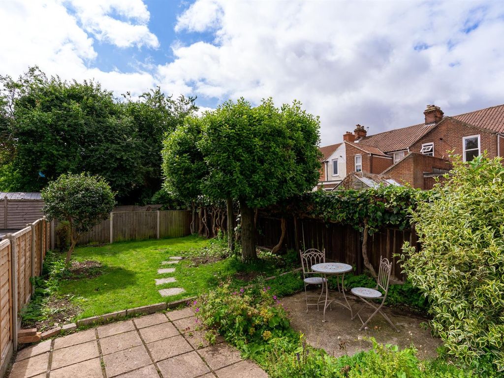 3 bed end terrace house for sale in Waldeck Road, Norwich NR4, £260,000