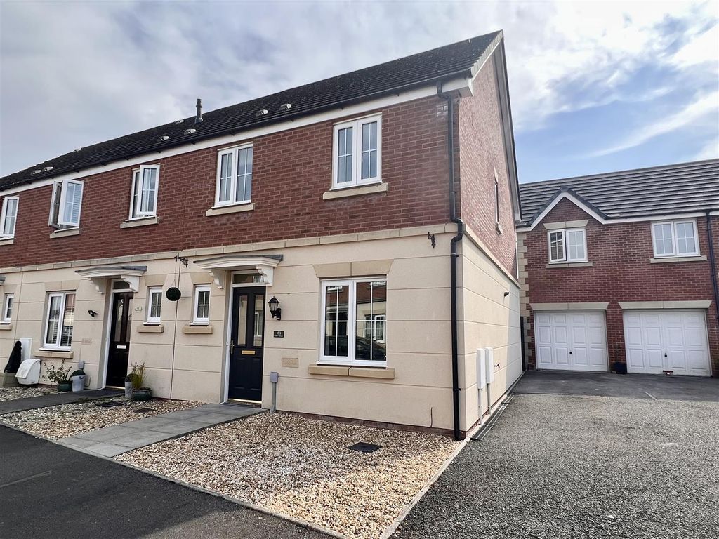 3 bed end terrace house for sale in Ffordd Y Glowyr, Betws, Ammanford