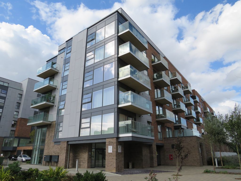 2 bed flat for sale in East Station Road, Fletton Quays, Peterborough