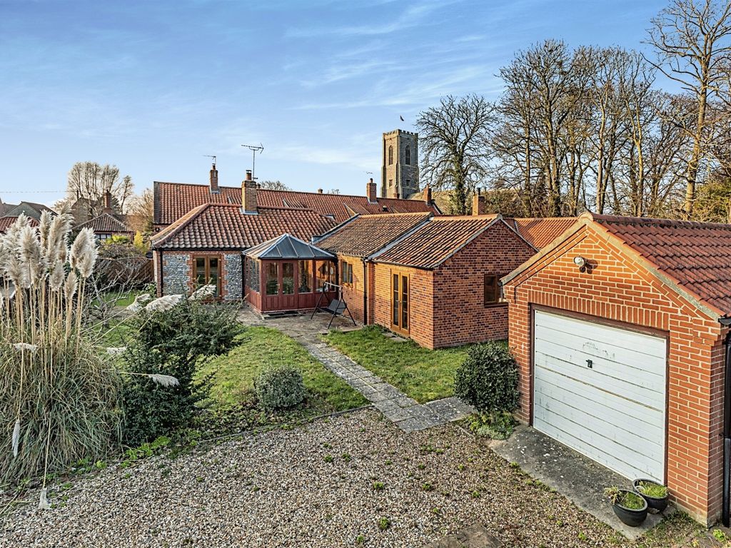 4 bed detached bungalow for sale in Meadow Lane, Southrepps, Norwich ...