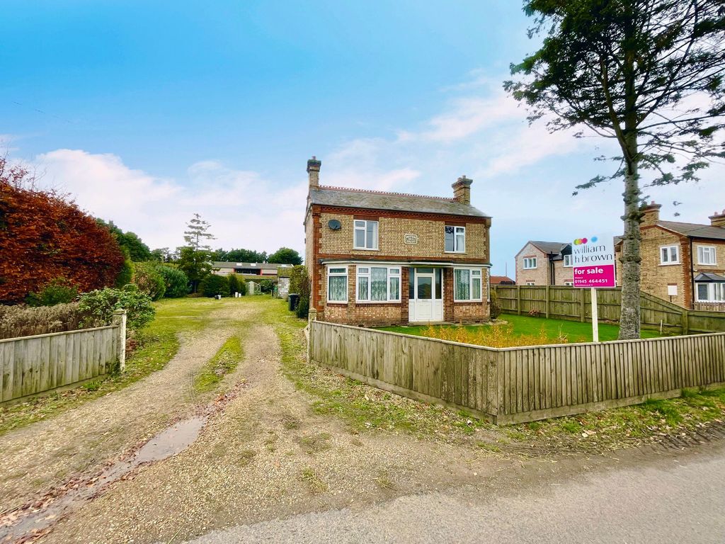 3 bed detached house for sale in Hall Road, Outwell, Wisbech PE14, £