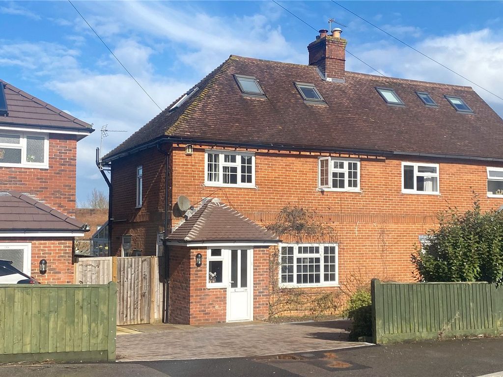 4 bed semidetached house to rent in Cranford Road, Petersfield