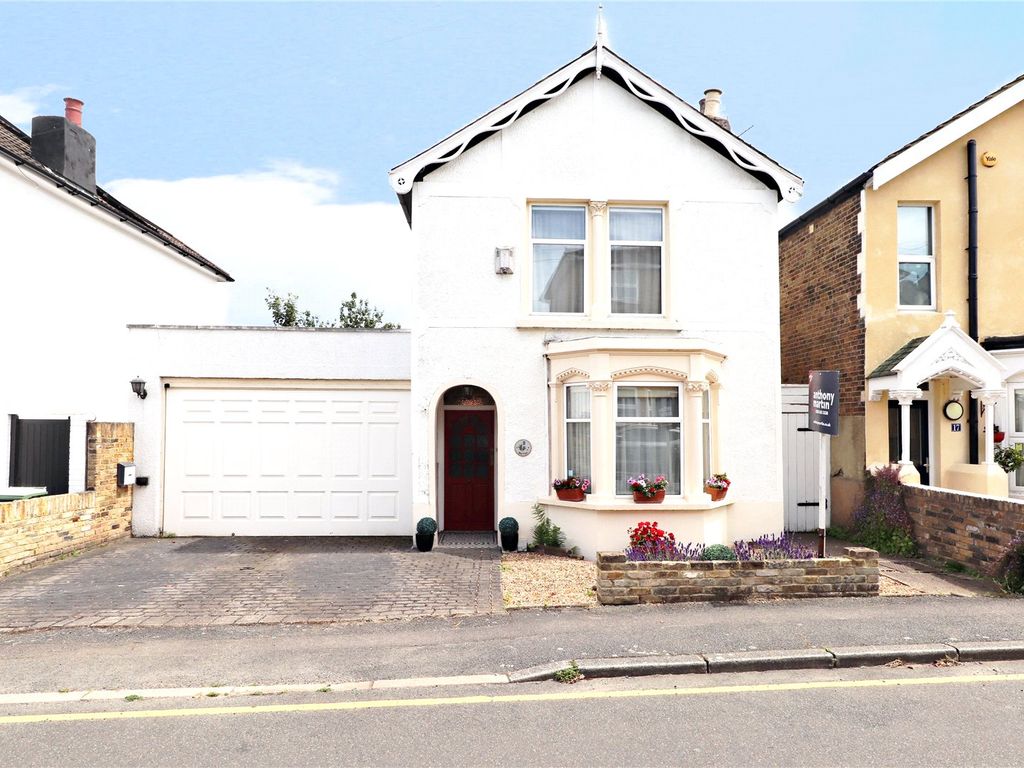 4 bed detached house for sale in Pickford Road, Bexleyheath, Kent DA7