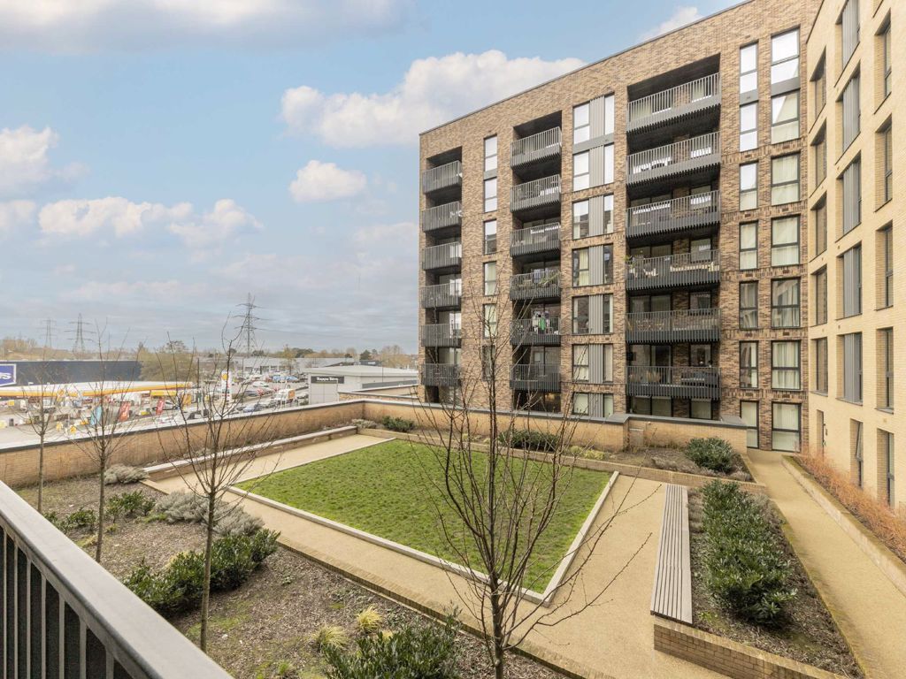 2 bed flat for sale in Plough Lane, London SW17 Zoopla