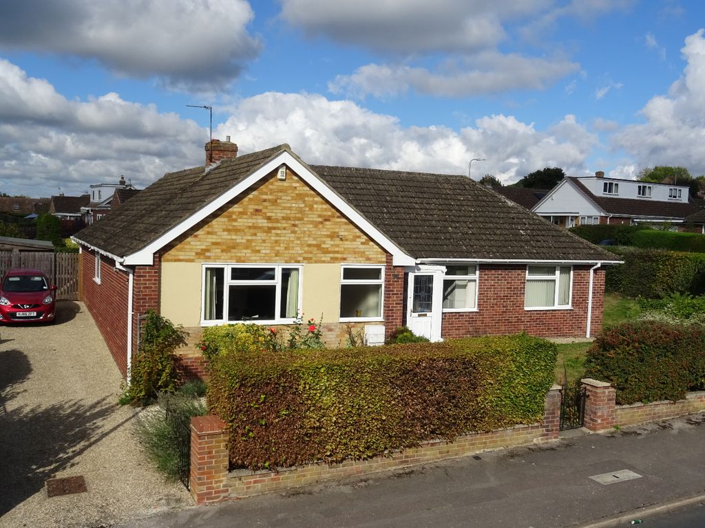 4 bed bungalow for sale in Wyndham Road, Newbury RG14 Zoopla