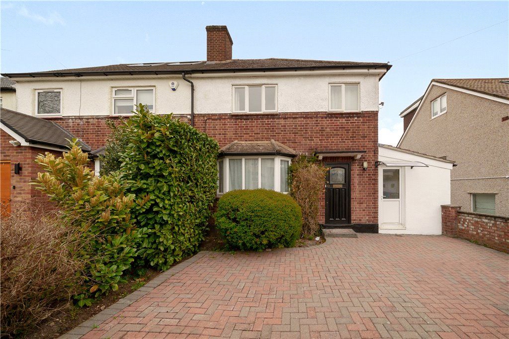 3 bed semidetached house for sale in Lincoln Road, Northwood